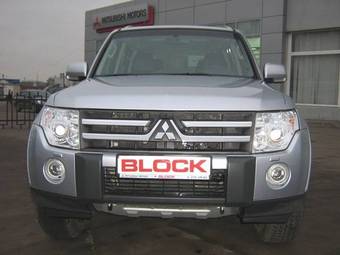 2008 Mitsubishi Pajero Photos