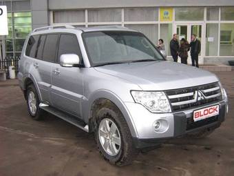 2008 Mitsubishi Pajero Pictures