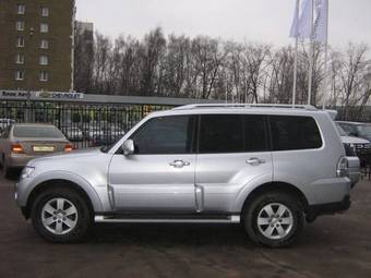 2008 Mitsubishi Pajero Photos