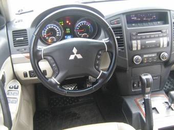 2008 Mitsubishi Pajero Photos