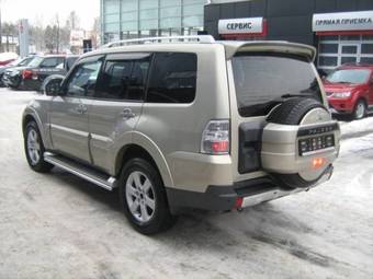 2008 Mitsubishi Pajero Images