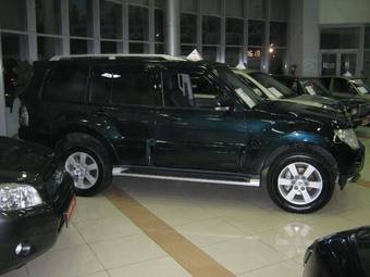 2008 Mitsubishi Pajero Photos