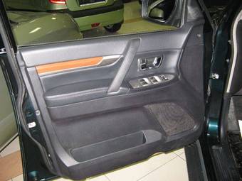 2008 Mitsubishi Pajero Pictures