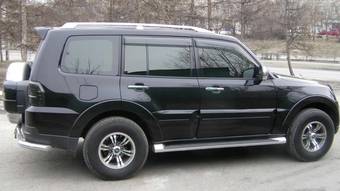 2008 Mitsubishi Pajero Photos