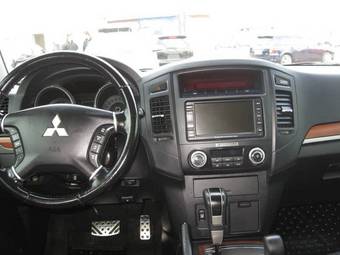 2008 Mitsubishi Pajero Photos