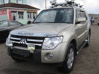 2008 Mitsubishi Pajero Photos