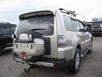 2008 Mitsubishi Pajero Pictures