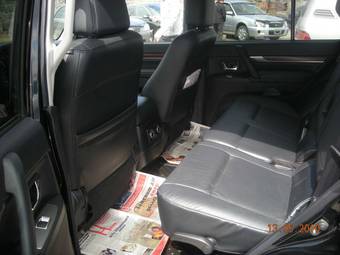 2008 Mitsubishi Pajero Images