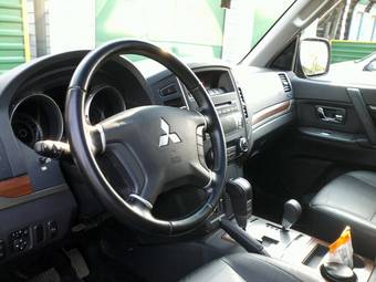 2008 Mitsubishi Pajero Images