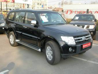 2009 Mitsubishi Pajero Images