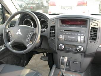 2009 Mitsubishi Pajero Pictures