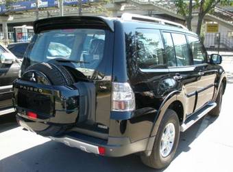 2009 Mitsubishi Pajero Pictures