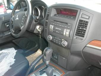 2009 Mitsubishi Pajero Pictures