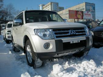 2009 Mitsubishi Pajero Pictures