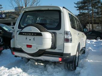 2009 Mitsubishi Pajero Photos