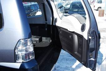 2009 Mitsubishi Pajero Images