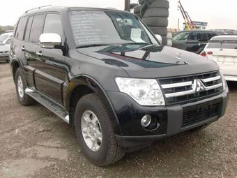 2009 Mitsubishi Pajero Images