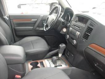 2009 Mitsubishi Pajero Photos