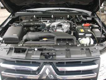 2009 Mitsubishi Pajero Photos