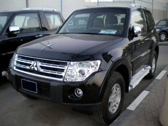 2009 Mitsubishi Pajero Photos