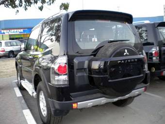 2009 Mitsubishi Pajero Photos