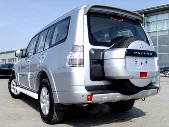 2009 Mitsubishi Pajero Pictures