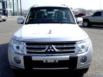 2009 Mitsubishi Pajero Wallpapers