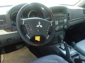 2009 Mitsubishi Pajero Photos