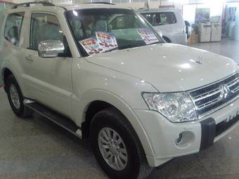 2009 Mitsubishi Pajero Photos