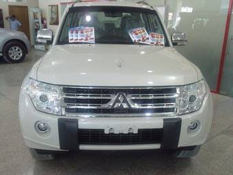 2009 Mitsubishi Pajero Photos