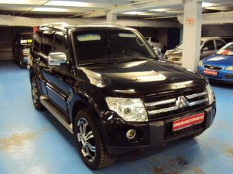 2009 Mitsubishi Pajero Pictures