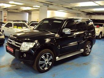 2009 Mitsubishi Pajero Photos