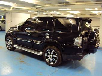 2009 Mitsubishi Pajero Photos