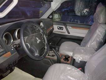 2009 Mitsubishi Pajero Pictures