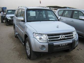 2009 Mitsubishi Pajero Photos