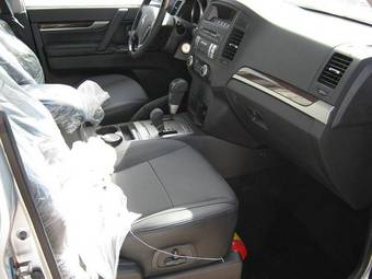 2009 Mitsubishi Pajero Pictures
