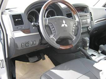 2009 Mitsubishi Pajero Pictures