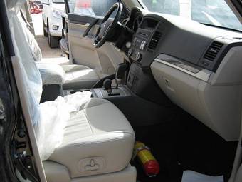 2009 Mitsubishi Pajero Pics