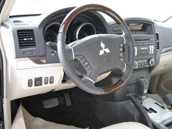 2009 Mitsubishi Pajero Pictures