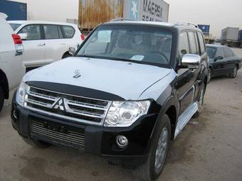 2009 Mitsubishi Pajero Photos