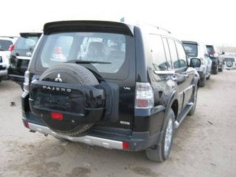 2009 Mitsubishi Pajero Photos