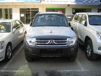 2010 Mitsubishi Pajero Images