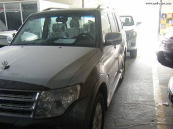 2010 Mitsubishi Pajero Photos