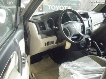 2010 Mitsubishi Pajero Pictures