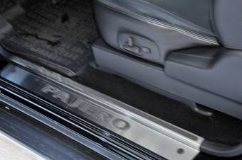 2010 Mitsubishi Pajero Pics