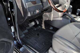2010 Mitsubishi Pajero Photos