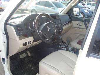 2010 Mitsubishi Pajero Pictures