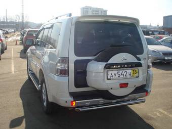 2010 Mitsubishi Pajero Photos