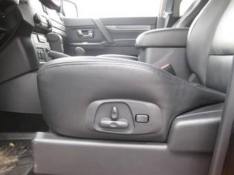 2010 Mitsubishi Pajero Pictures