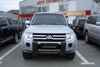 2010 Mitsubishi Pajero Pictures